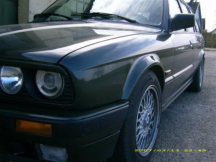 BMW 320i turing billede 2