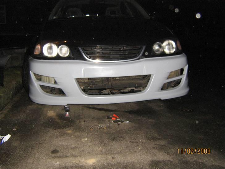 Toyota Avensis - Skal lige males den ny front! :)  billede 15