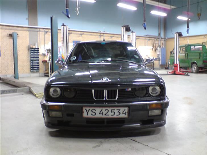 BMW 325i touring  solgt - sorte lygter og bad boy billede 2