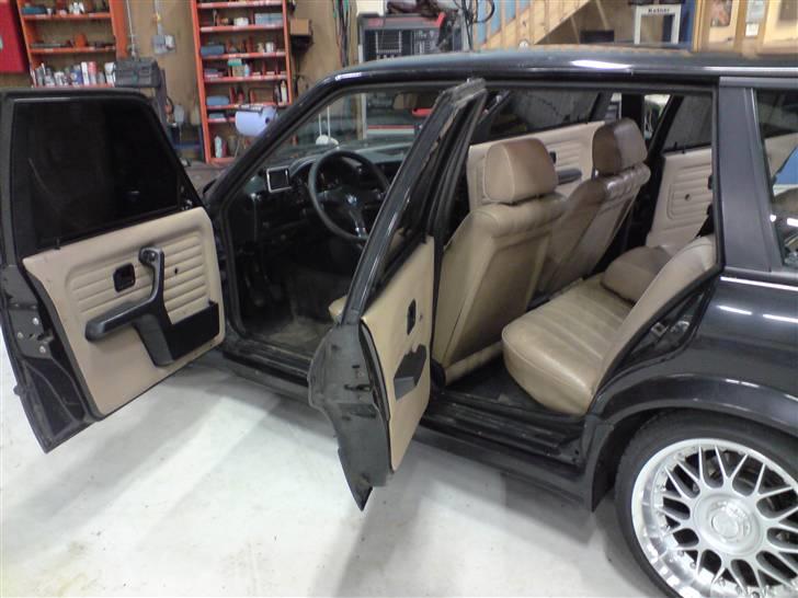 BMW 325i touring  solgt - creme farvet læderkabine billede 8