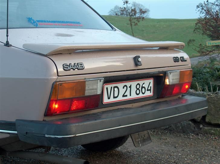 Saab 99 gl - bagspoiler er lakeret i bilens farve billede 13