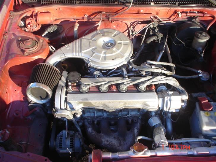 Toyota Carina II #Totalt Skadet# - Motoren ser måske ikk ud af så meget, men den rykker rimelig godt billede 4