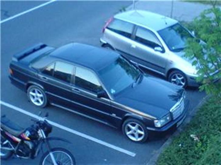 Mercedes Benz 190E 3,0 - På dette billede står den med de gamle sommerfælge... billede 5