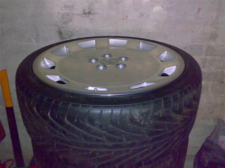 Mercedes Benz 190E 3,0 - De nye ruller, bliver fedt at få dem på til foråret... billede 9