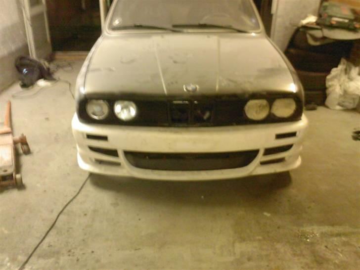 BMW projekt e30 335 SOLGT - ved at tilpasse seidl frontskørt billede 17