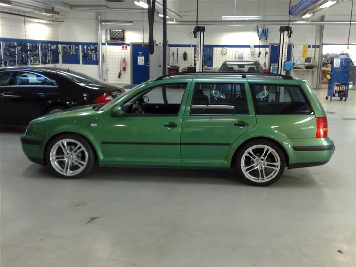 VW Golf 4 Trendline - Her har jeg lige fået mine nye fælge på billede 1