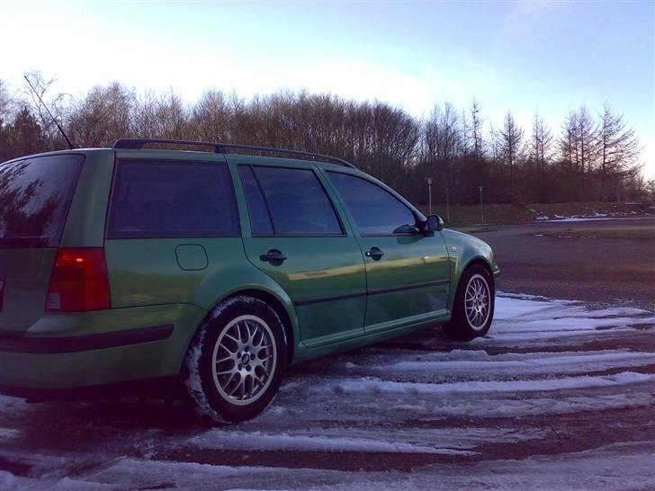 VW Golf 4 Trendline - Det ser rigtig godt ud, med film i ruderne billede 3