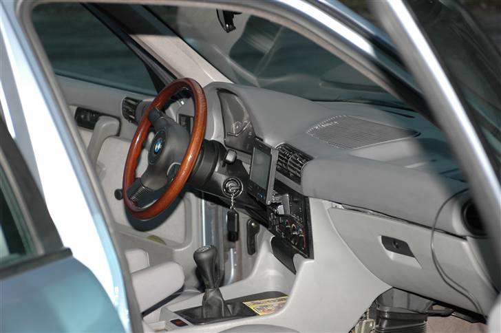 BMW 518 I SOLGT! billede 4