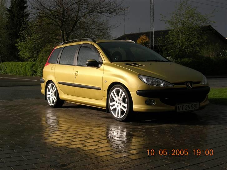 Peugeot 206 SW S16 - Taget i lidt regn med fed himmel, Billeder i stort format skriv efter linket.      &xl=true    Sku da smart. billede 1