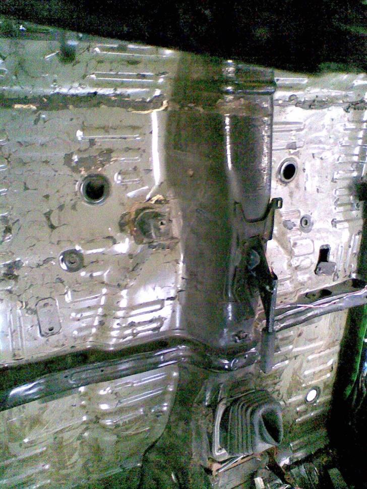 Toyota corolla gt ae86 solgt - endelig skrabbet alt dæmper pappet ud ca 25 kilo det vejer sku meget det skidt billede 9