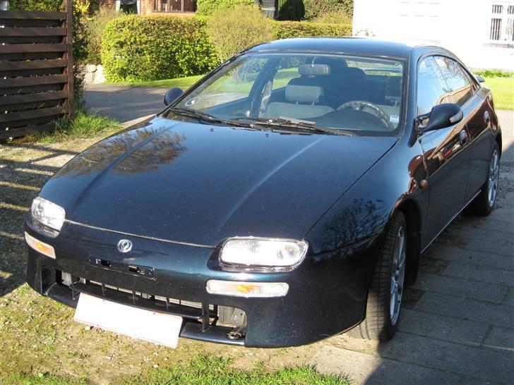 Mazda 323F  SOLGT billede 1