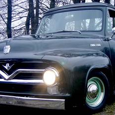 Amerikaner F-100 "the junkyard dog"