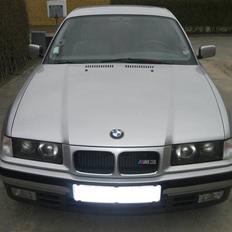 BMW 320i coupe