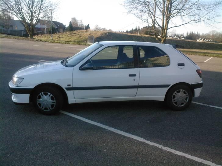 Peugeot 306 style smadret billede 1