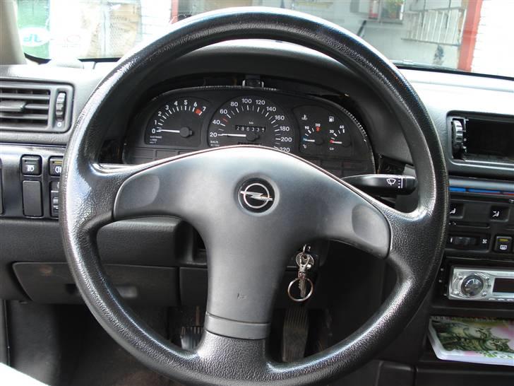 Opel Vectra gt "Betty" (SOLGT) - der kommer løbende forandringer indeni:) billede 8