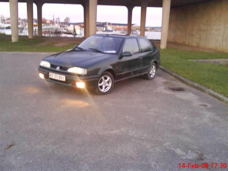 Renault 19    <DØD> - tåge lygter er standert i min bil  billede 1