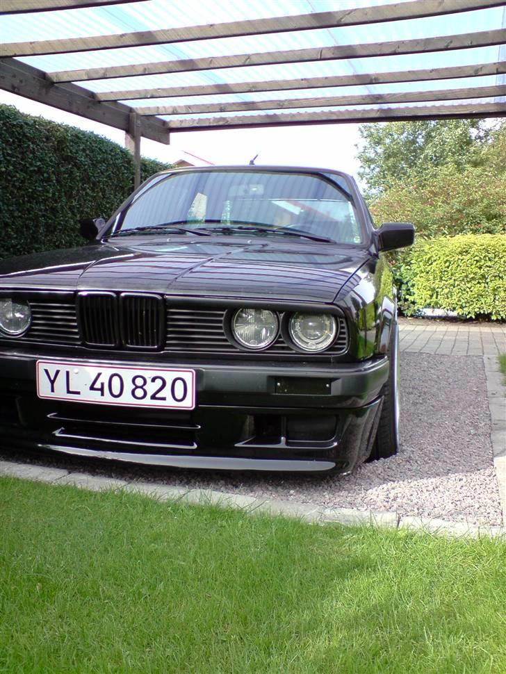BMW E30 325i billede 1