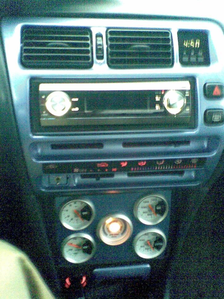 Toyota Corolla "Smølfen" - Lidt midterkonsol, 5x52mm ure samt malet interiør billede 15