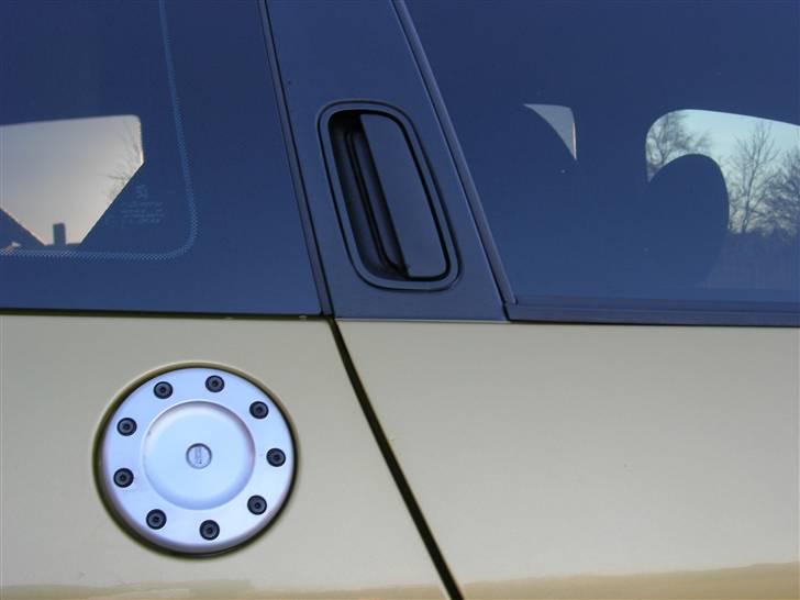 Peugeot 206 SW S16 - Lækker "alfa" detalje med håndtaget og igen lidt gejl med tankdækselet billede 15