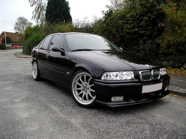 BMW E36 - Angel-eyes forlygter pynter på sådan en bil billede 1