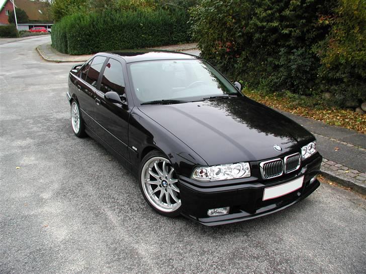 BMW E36 - Bilen er blevet total omlakeret i forbindelse med at der er blevet monteret M3 kofanger m.v. billede 2