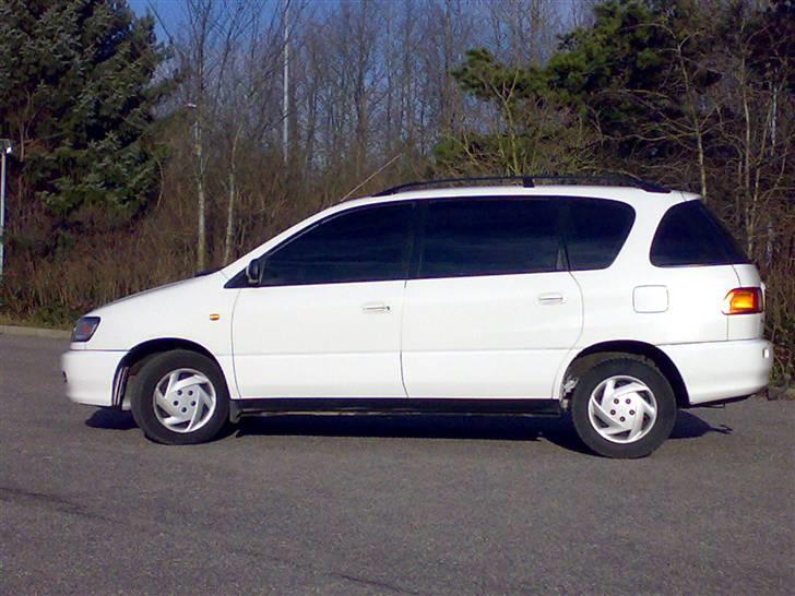 Toyota Sportsvan  - Lækkert med sorte ruder. billede 5