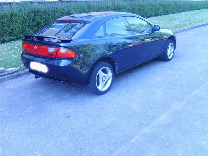 Mazda 323F SOLGT billede 1