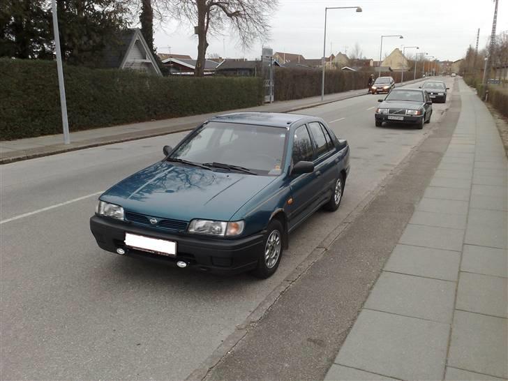 Nissan Sunny skrottet billede 1