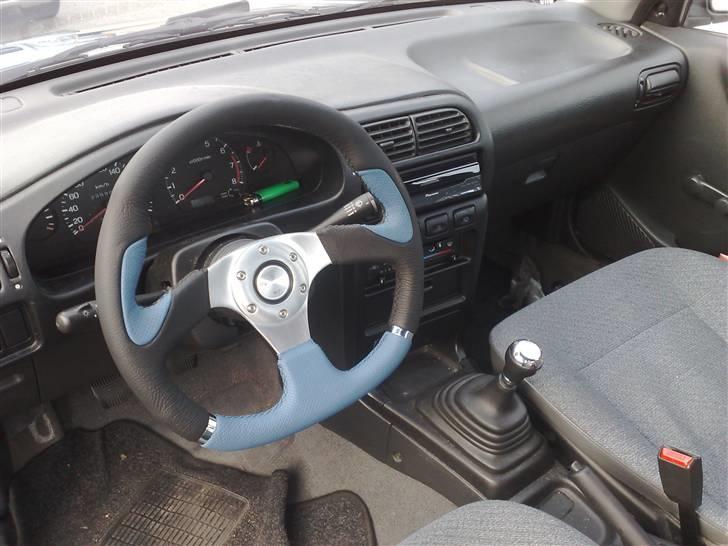 Nissan Sunny skrottet billede 7