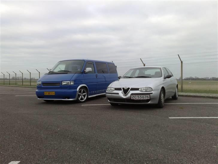 VW Transporter 2.5 SOLGT - Transporteren sammen med min kammi´s nye Alfa 156.. billede 14