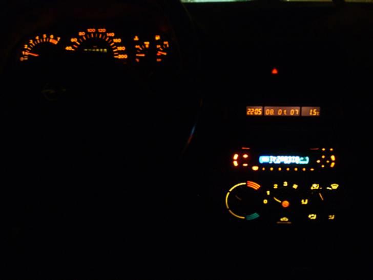 Opel Astra F GL - Instrumentering by night billede 9