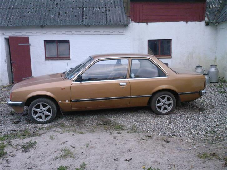 Opel rekord e renovering  - dejlig bil..  billede 1
