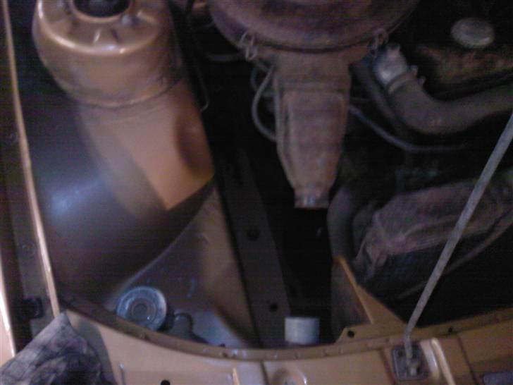 Opel rekord e renovering  - vasket lidt af motor rummet  billede 4