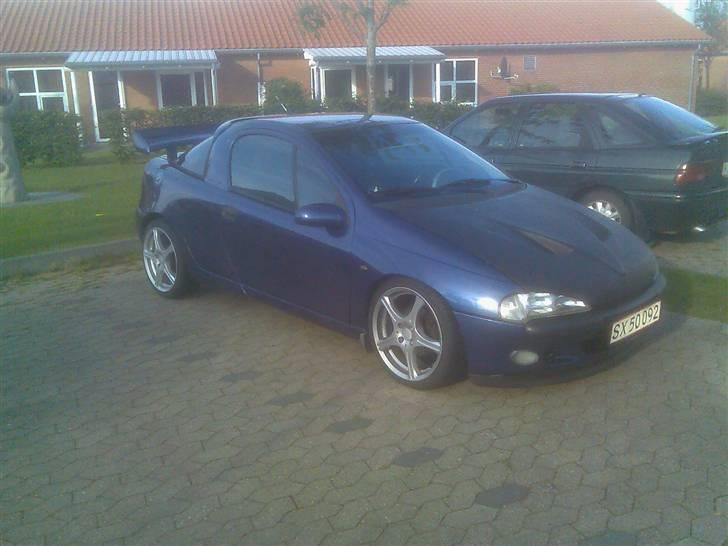 Opel Tigra - Der står hun så billede 1
