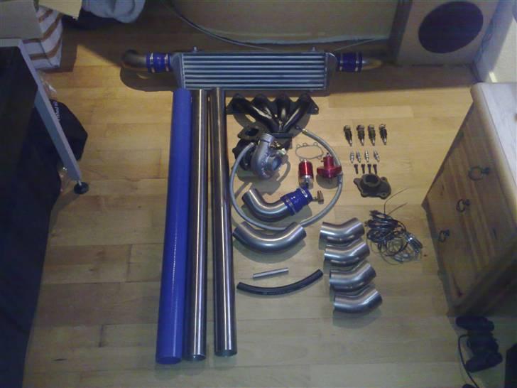 Opel Tigra - Mangler lige lidt flere dele.. billede 2