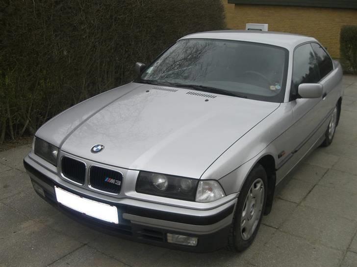 BMW 320i coupe billede 1