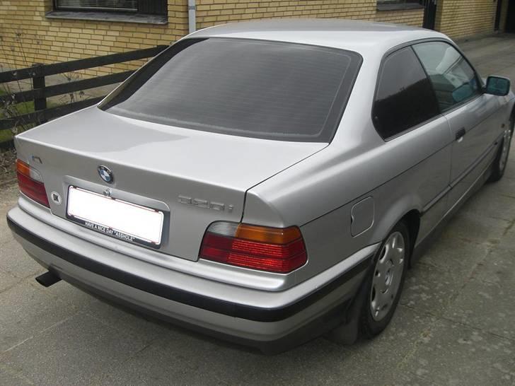 BMW 320i coupe billede 4