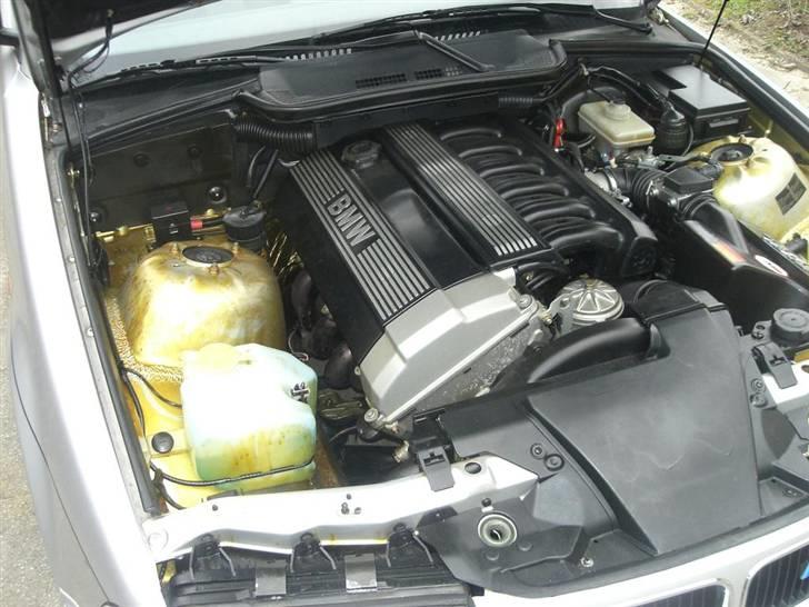 BMW 320i coupe billede 9