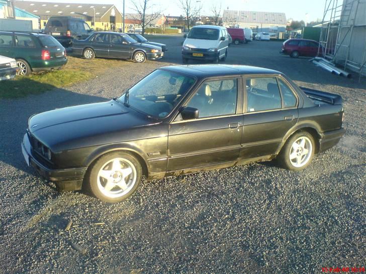 BMW 323i 2.5 *solgt* billede 10