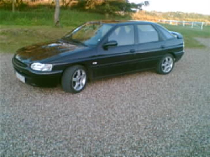 Ford Escort=16v SOLGT billede 3