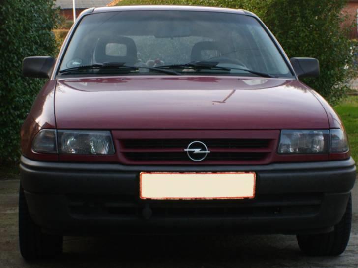 Opel Astra F GL - Så er der kommet mørke forlygter og blink på. billede 12