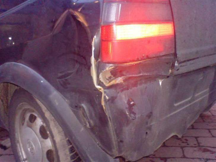 VW Polo Coupe GT SOLGT! - Skaden... Har fået afvide den bliver rigtig dyr at lave, så der går lige lidt tid endnu før jeg har penge til det... billede 2