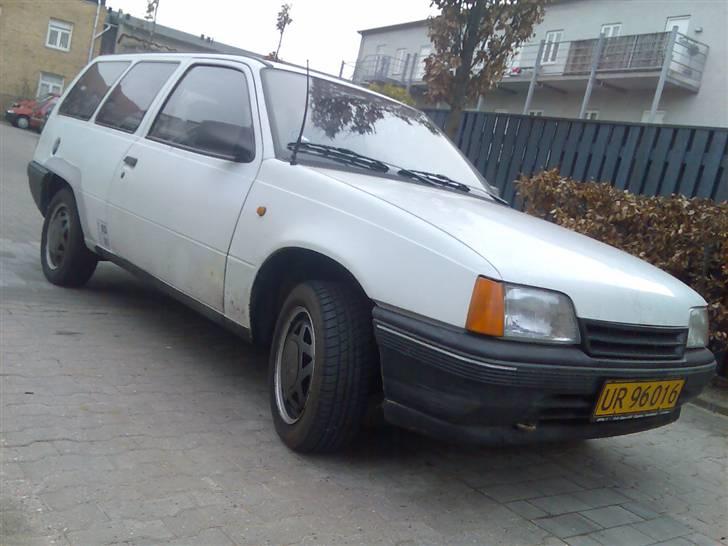 Opel Kadett 1,3S Van Skrottet billede 3