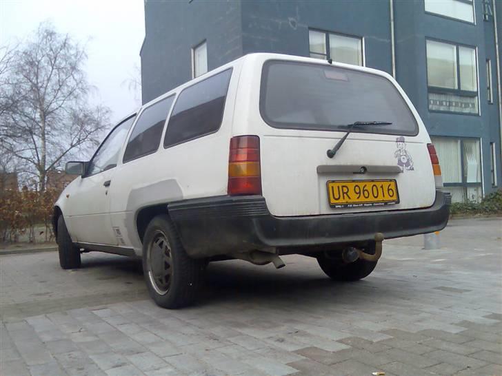 Opel Kadett 1,3S Van Skrottet billede 4