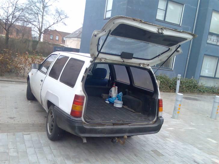 Opel Kadett 1,3S Van Skrottet billede 6