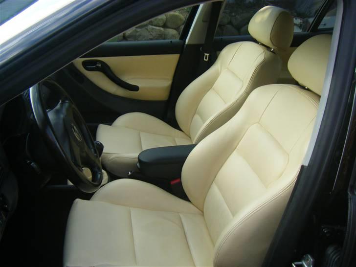 Seat Leon 1.8 Turbo SOLGT - Den 2 måneder "gamle" læderkabine, er blevet flot synes jeg selv. Kommer mange flere billeder ind i morgen, i daglys, når jeg lige kan låne kamera billede 1