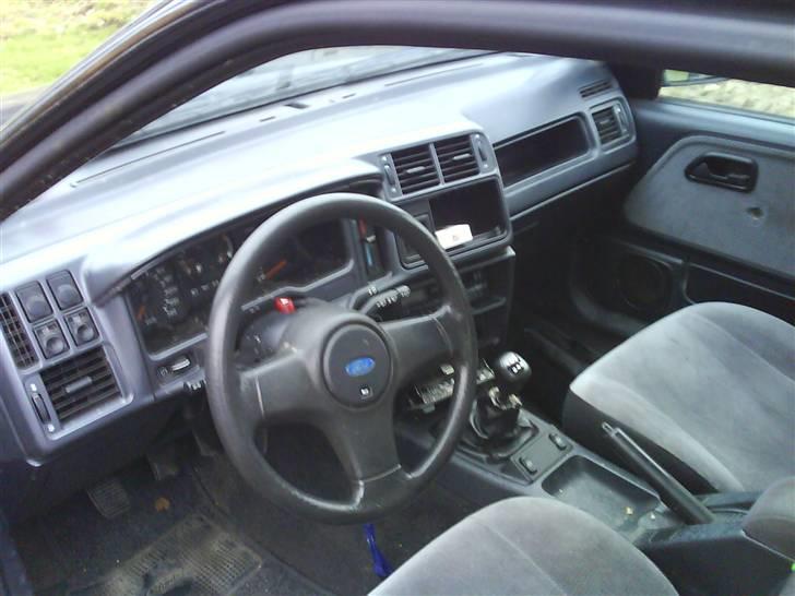 Ford Sierra GT *totalskadet* - et ret billede 4