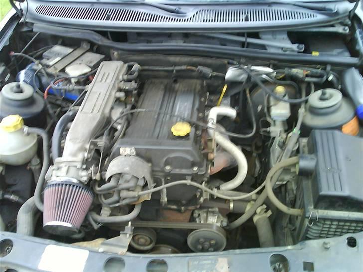 Ford Sierra GT *totalskadet* - motoren billede 11