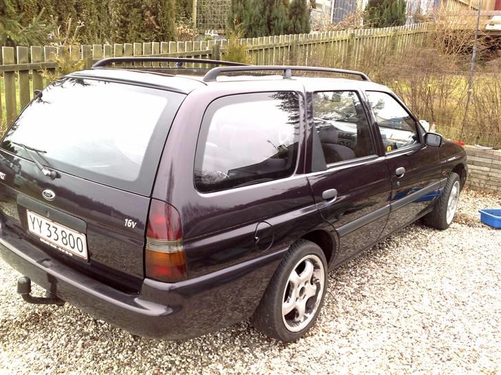 Ford Escort st.car *solgt* billede 9