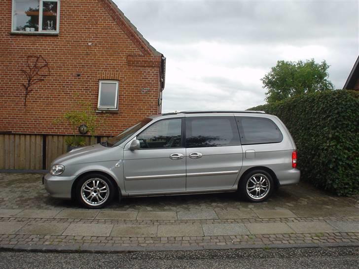 Kia carnival solgt billede 2